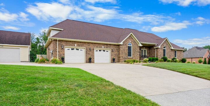 Property Photo:  2836 Trelawny Dr  TN 37043 