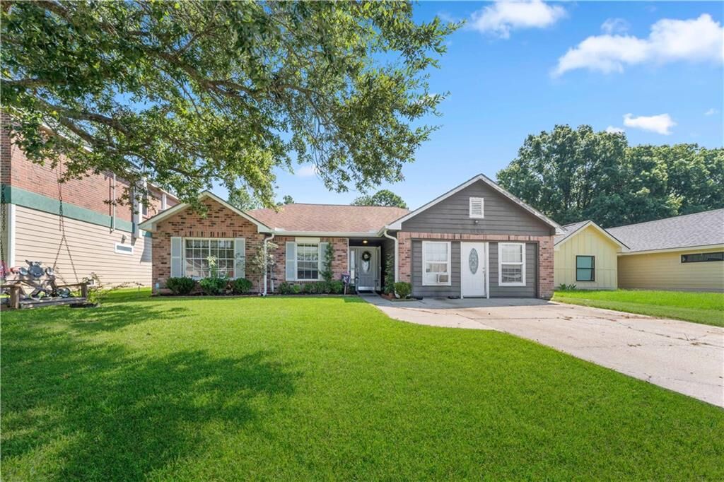 Property Photo:  1799 Kings Row  LA 70461 