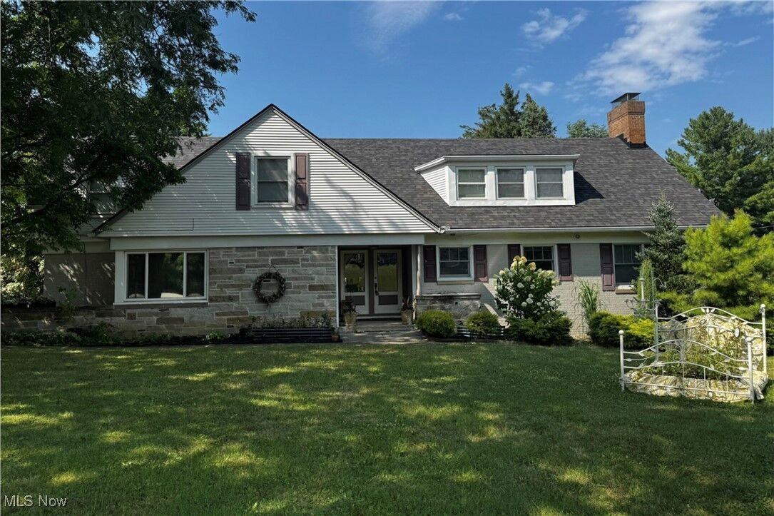 Property Photo: 6955 Oakes Road OH 44141