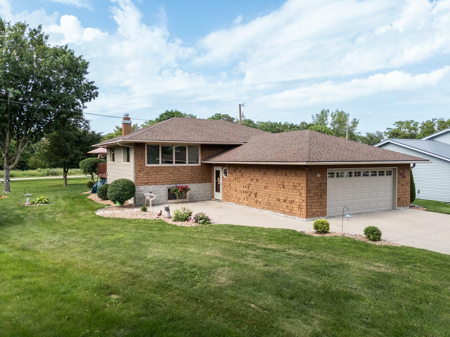 Property Photo: 10 Hillcrest Court SW MN 55963