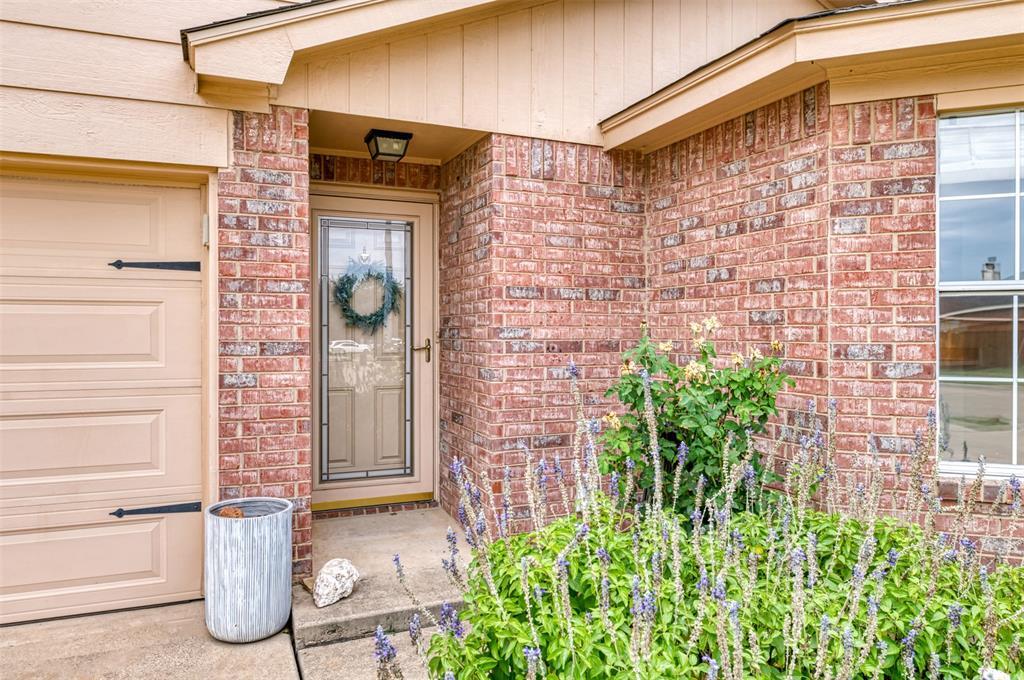 Property Photo: 929 Comiskey Court TX 76179