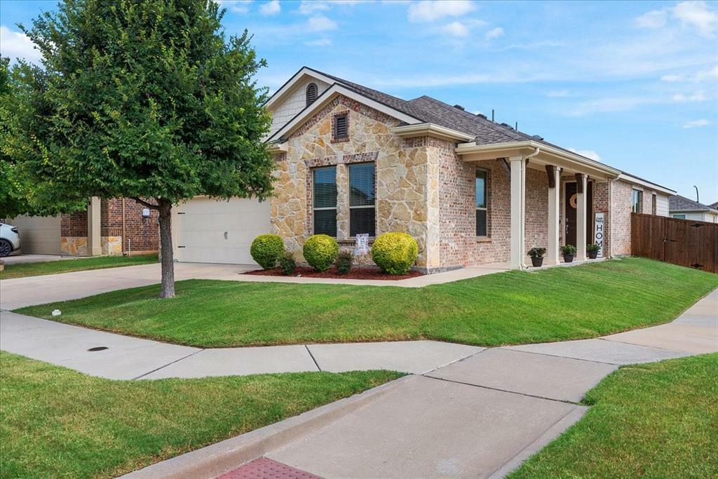 Property Photo: 649 Fox Creek Trail TX 76131