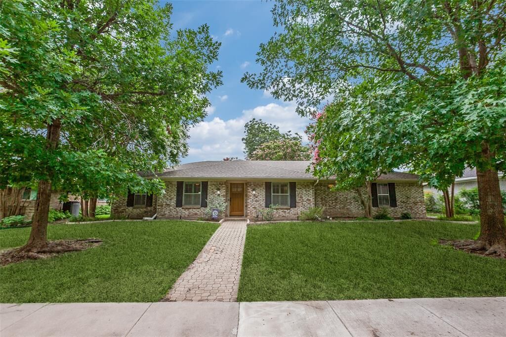 Property Photo:  2813 Biscayne Drive  TX 75075 