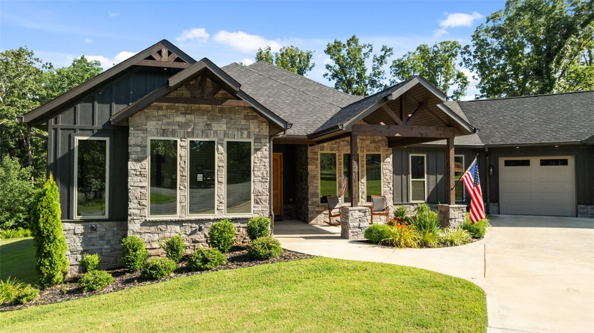 Property Photo: 14 Muthill Lane AR 72715