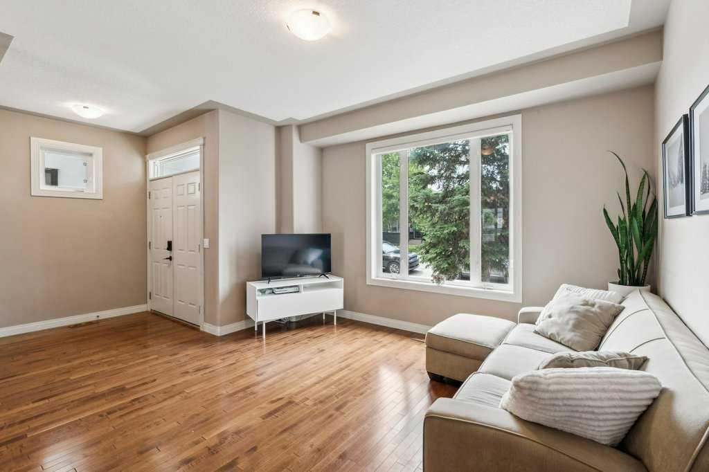 Property Photo: 2208 33 Street SW AB T3E 2T1