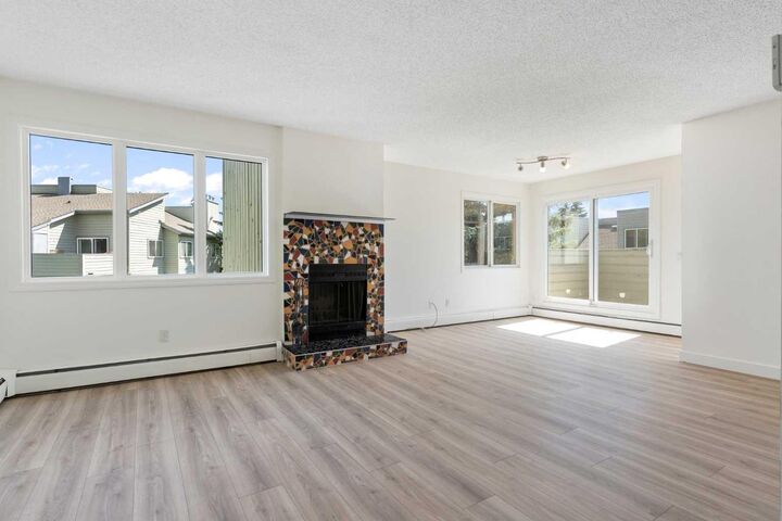 Property Photo: 80 Glamis Drive SW 3315 AB T3E 6T7