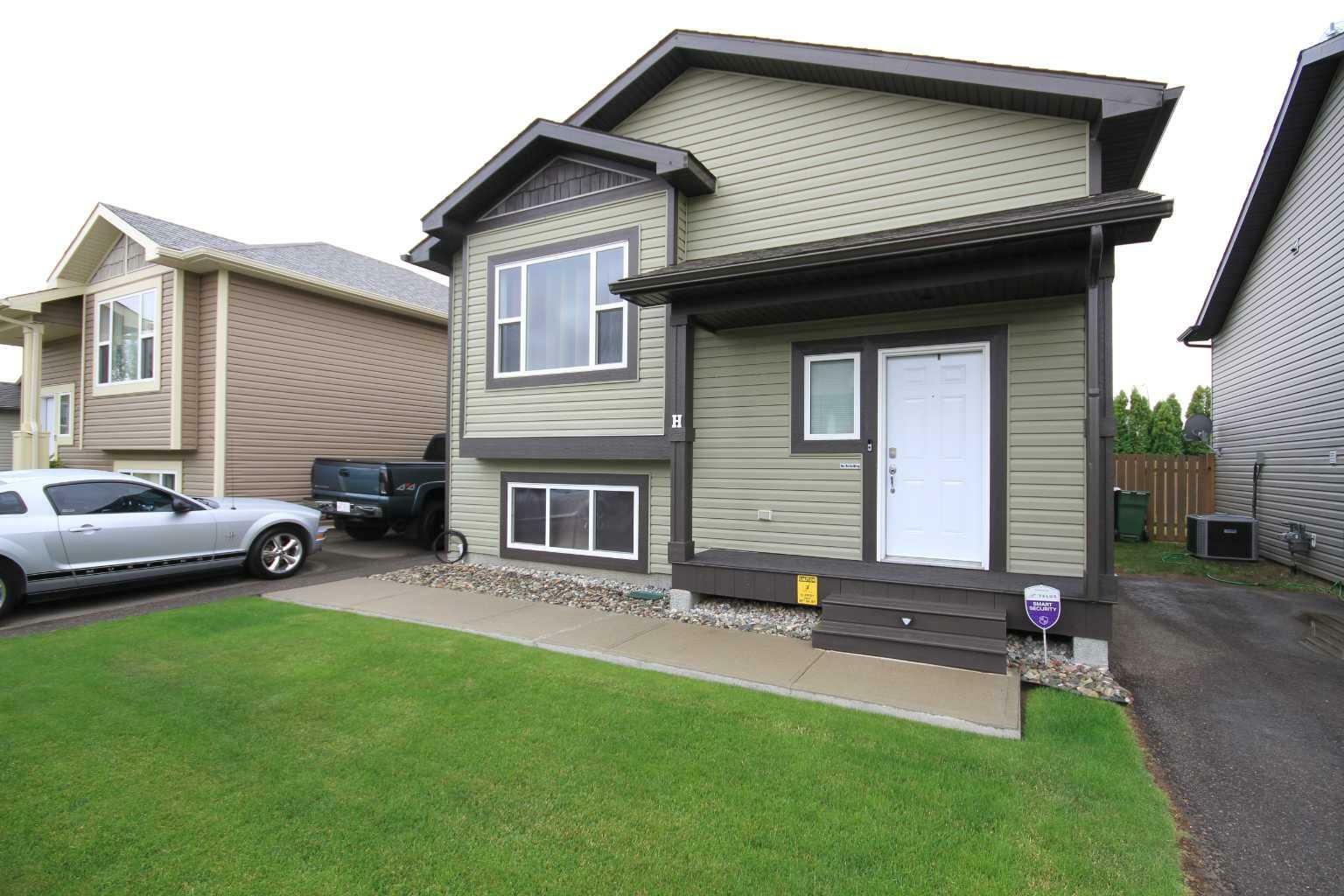 Property Photo: 5609 43 Street H AB T1G 0A8