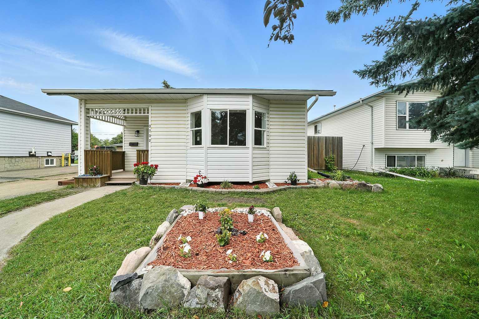 Property Photo: 3732 47 Street AB T4N 1N5