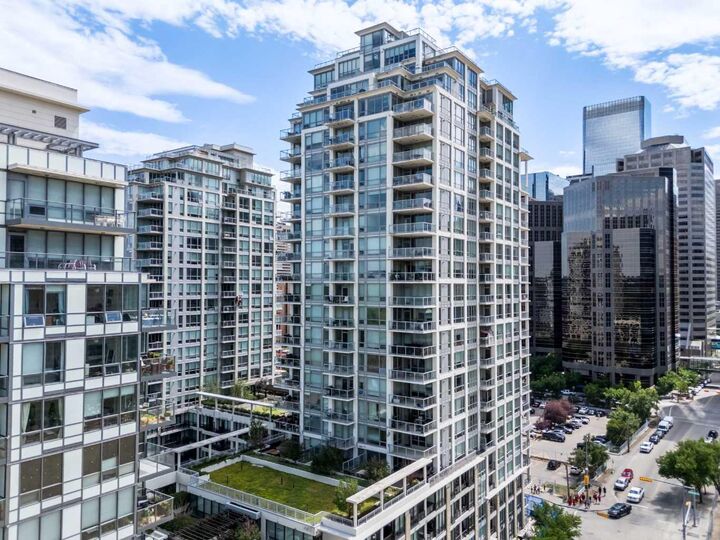 Property Photo:  222 Riverfront Avenue SW 1821  AB T2P 0X2 