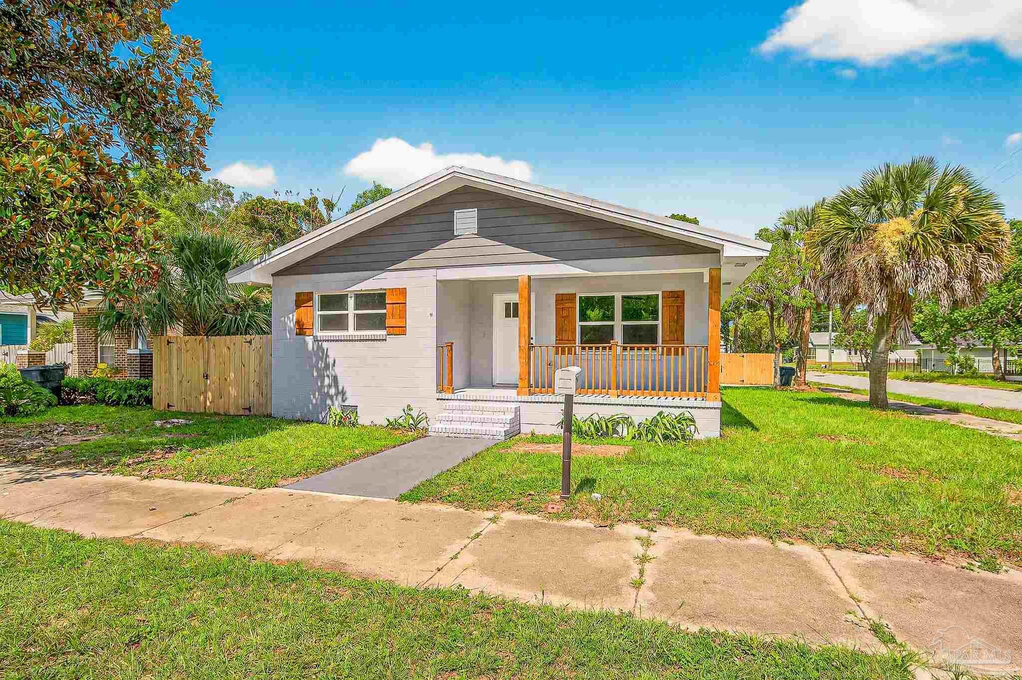 Property Photo: 1002 N 7th Ave FL 32501