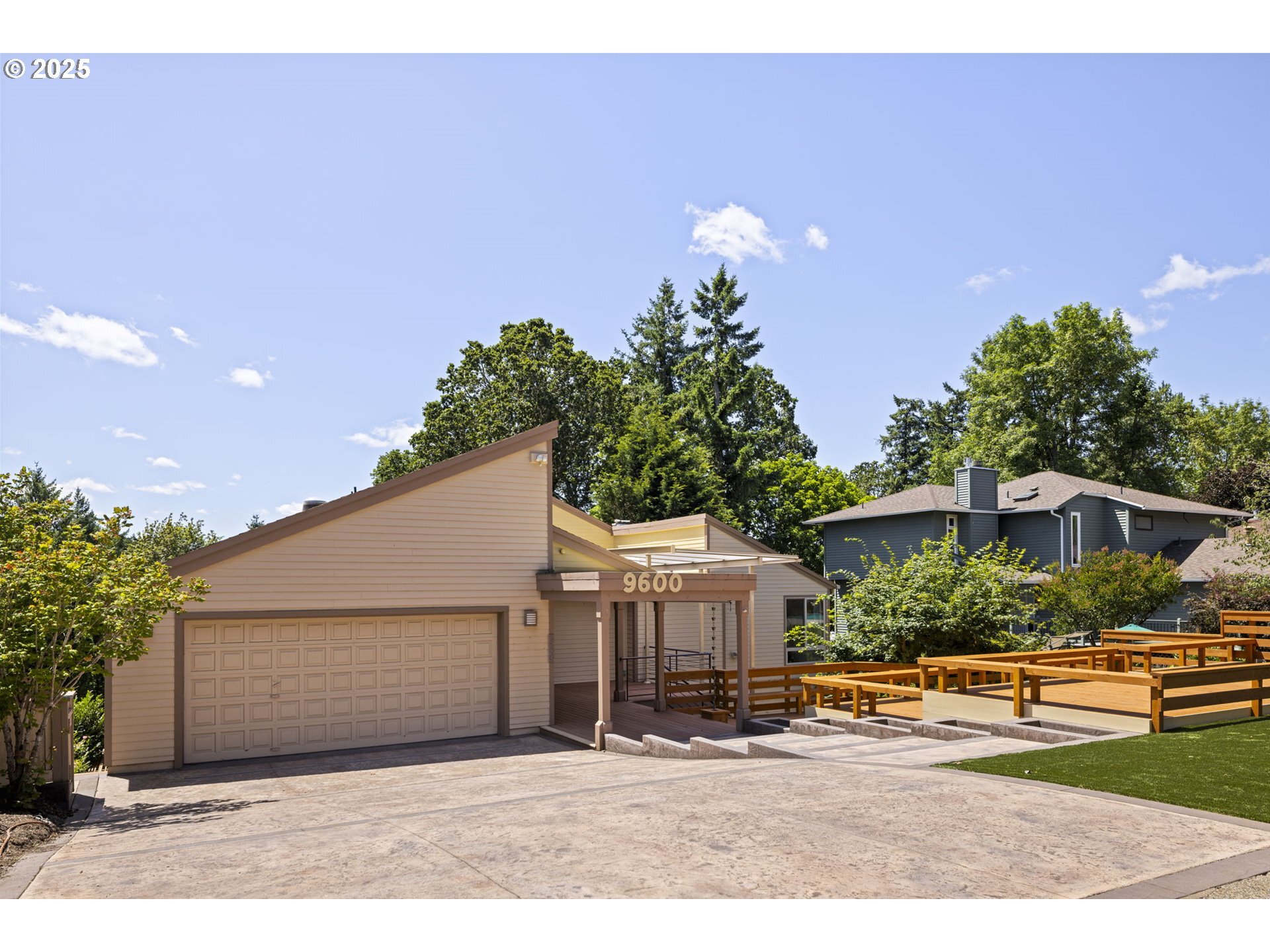 Property Photo: 9600 SW Ventura Ct OR 97223
