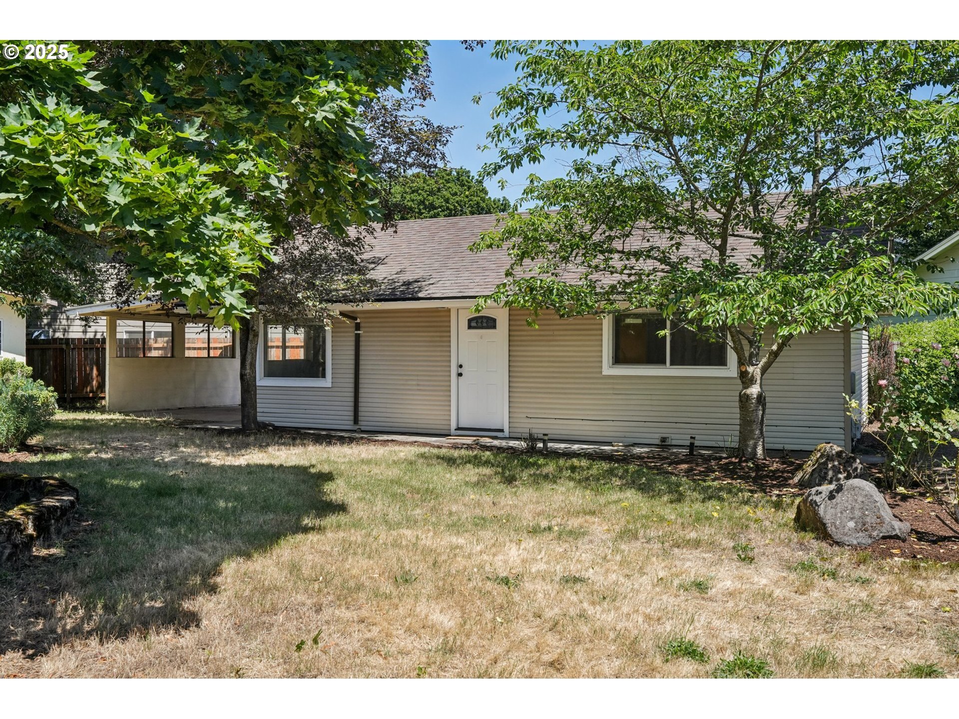 Property Photo: 8603 SE Pardee St OR 97266