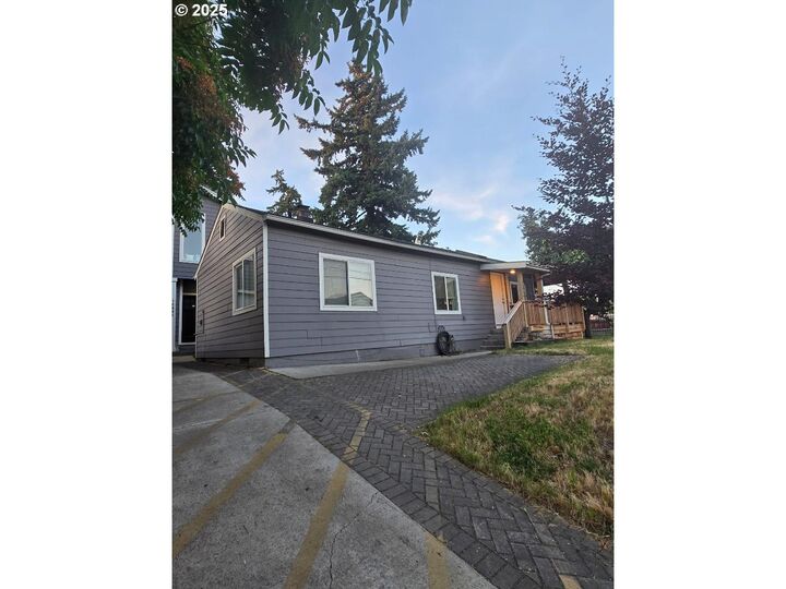 Property Photo: 12037 SE Mill Ct OR 97035