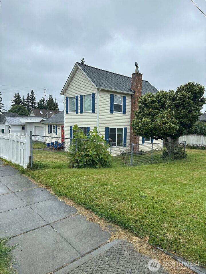 Property Photo:  1519  K Avenue  WA 98221 