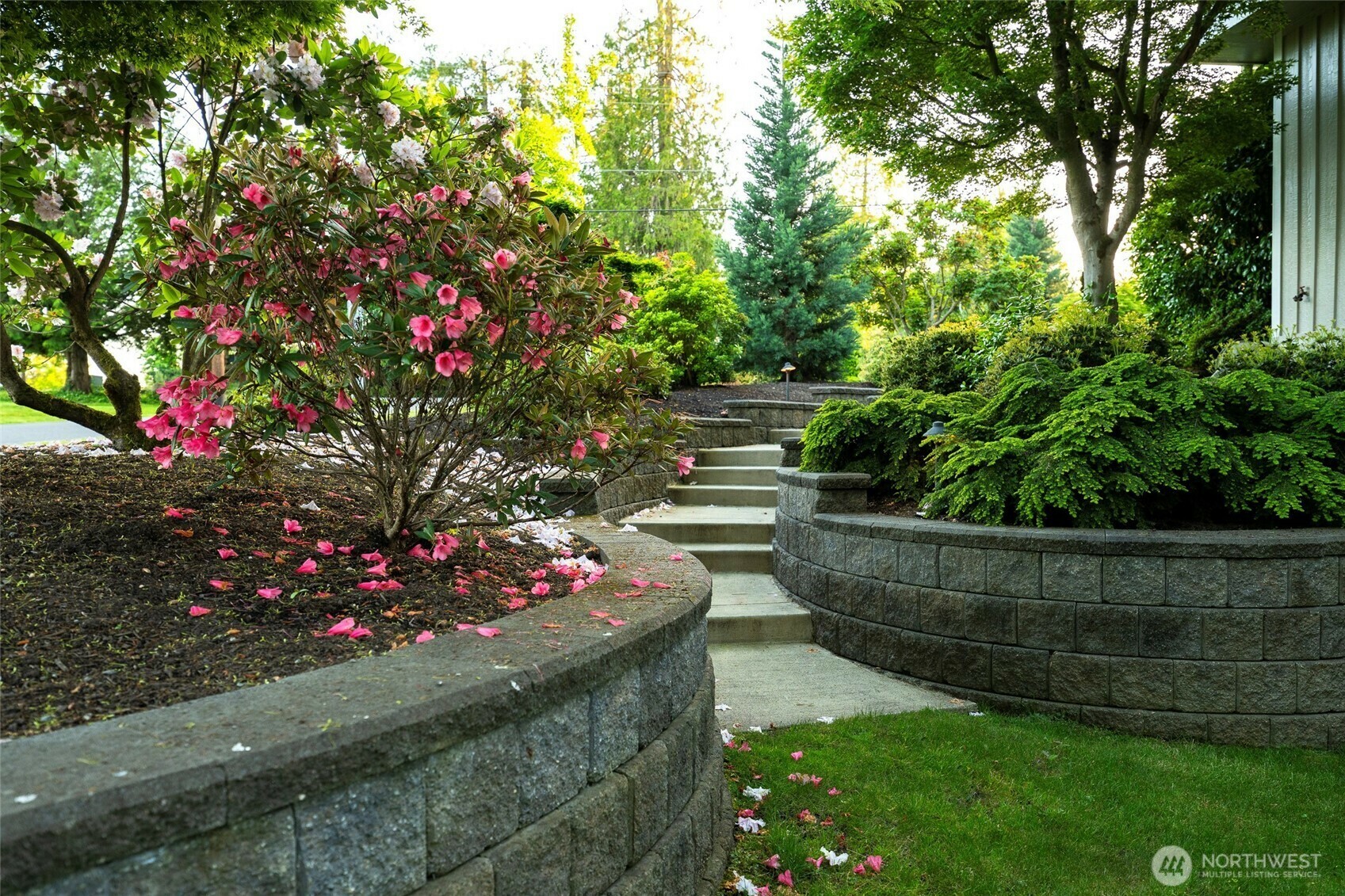 Property Photo: 3204 76th Avenue NE WA 98039
