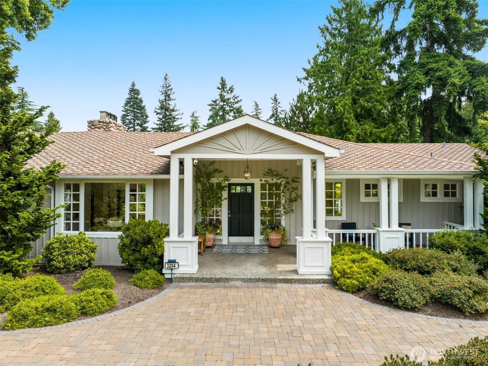 Property Photo: 3204 Evergreen Point Road WA 98039