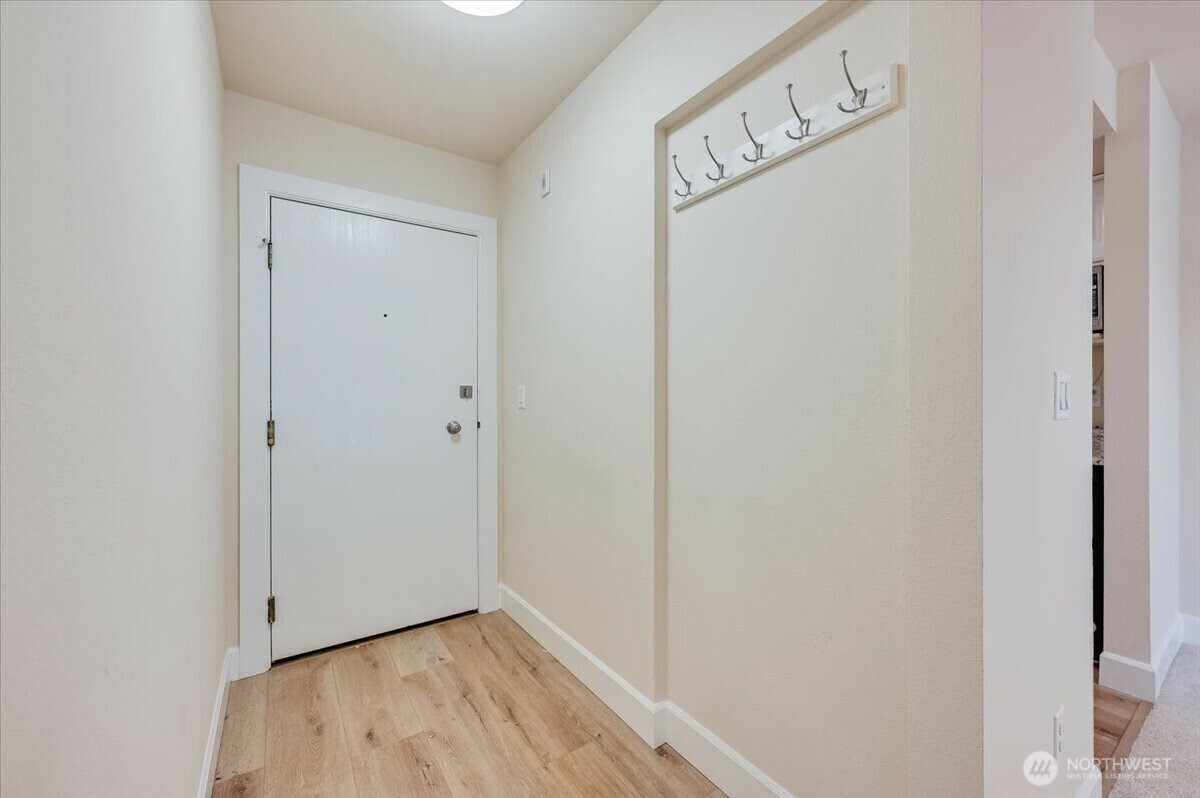 Property Photo: 14600 NE 32nd Street I-16 WA 98007