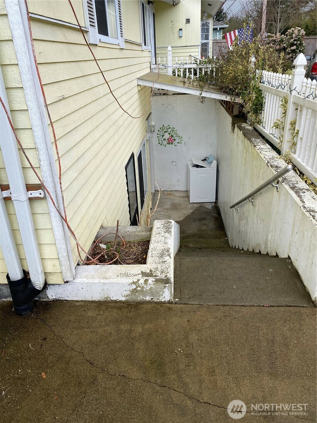 Property Photo: 313 NE 185th Street Lower WA 98155