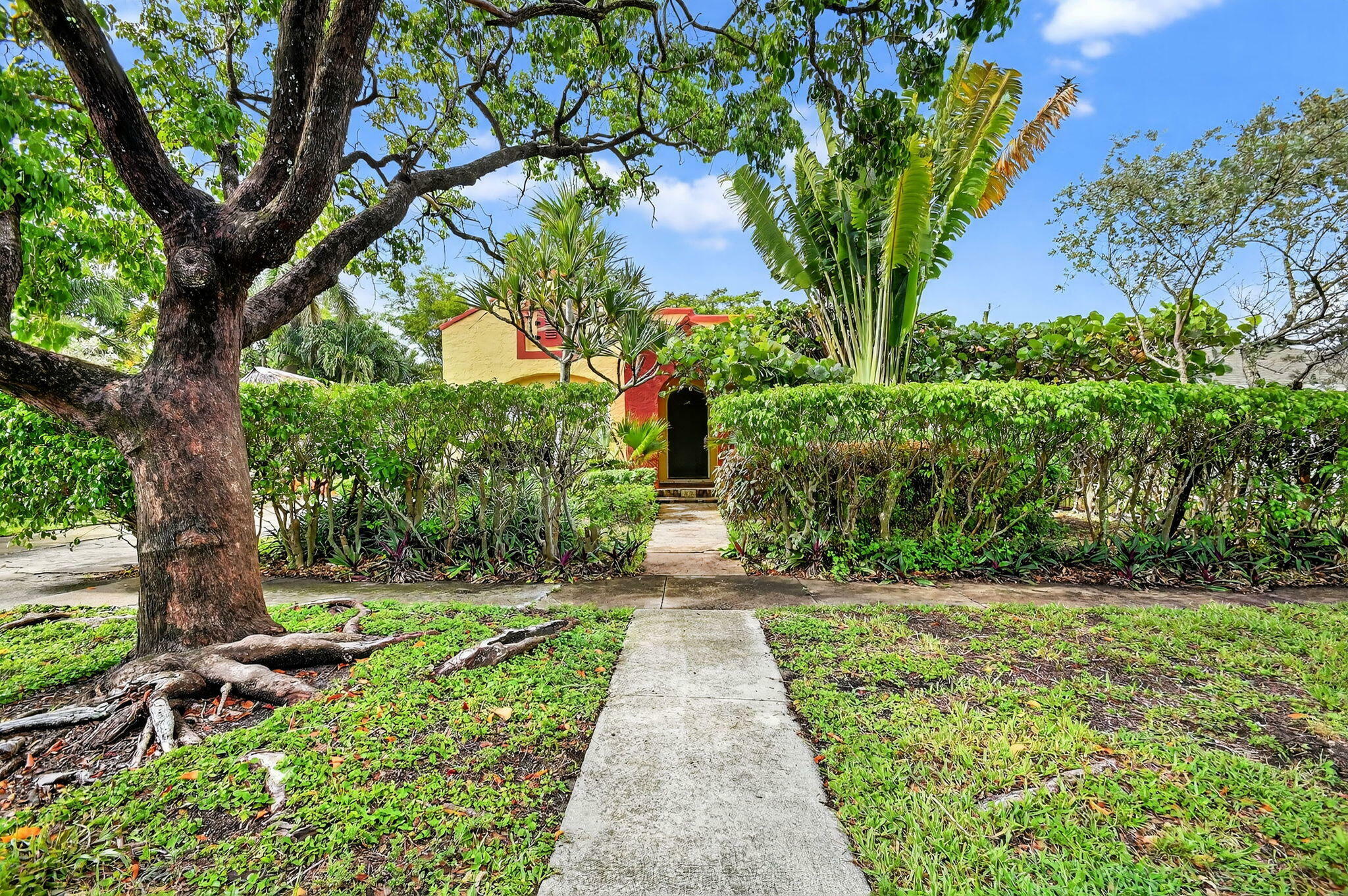 Property Photo: 620 Lytle Street FL 33405