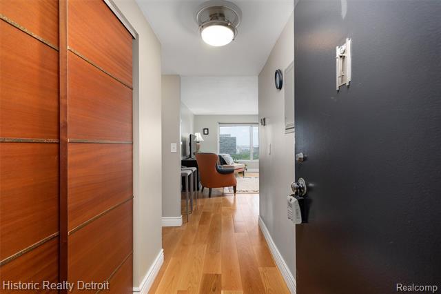 Property Photo: 1300 E Lafayette Street 1311 MI 48207