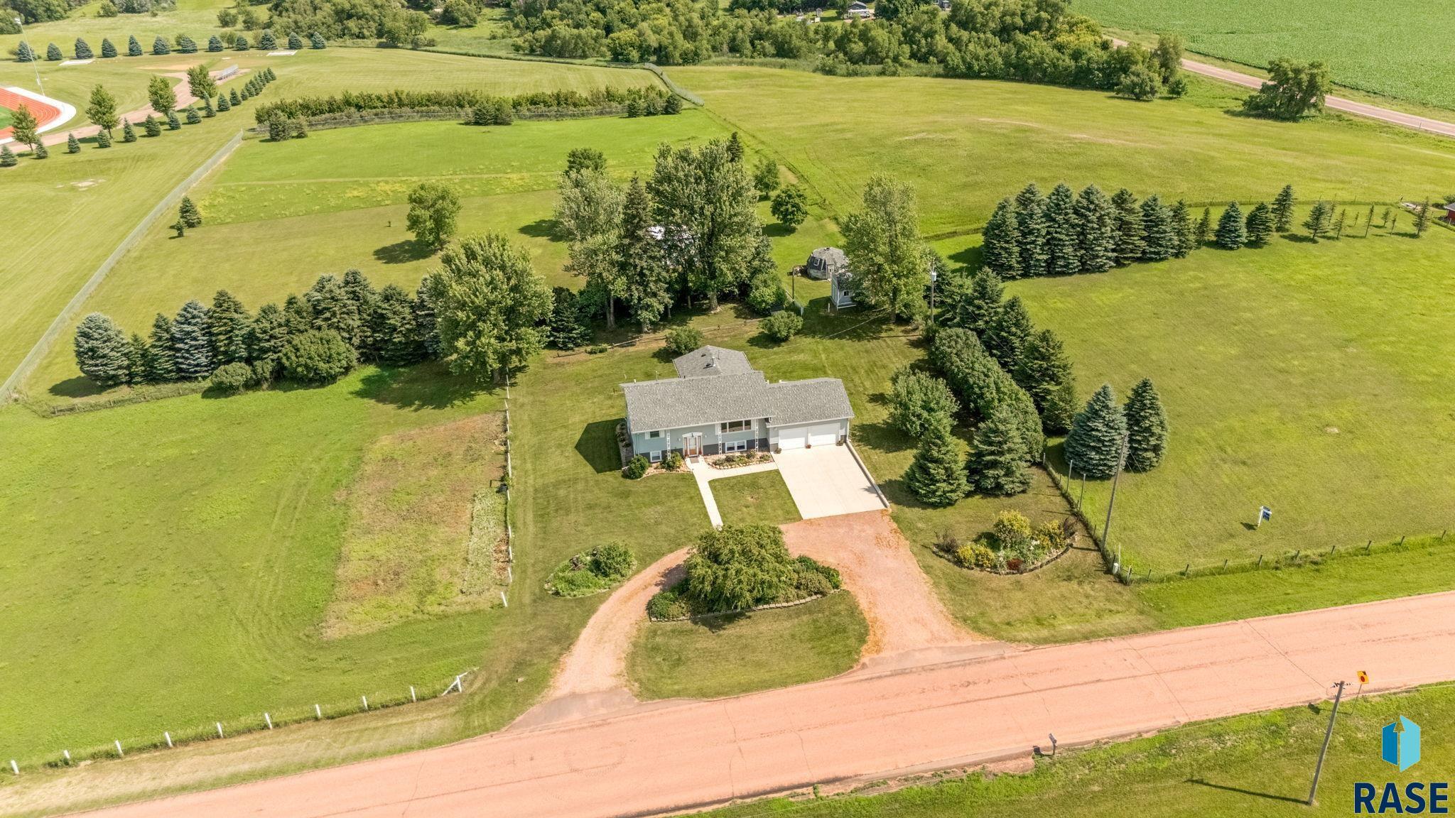 Property Photo: 924 Dows St SD 57030
