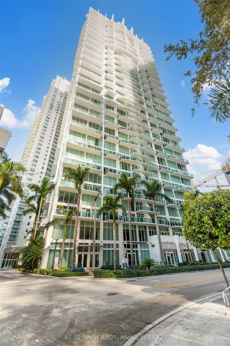 Property Photo: 41 SE 5th St 501 FL 33131