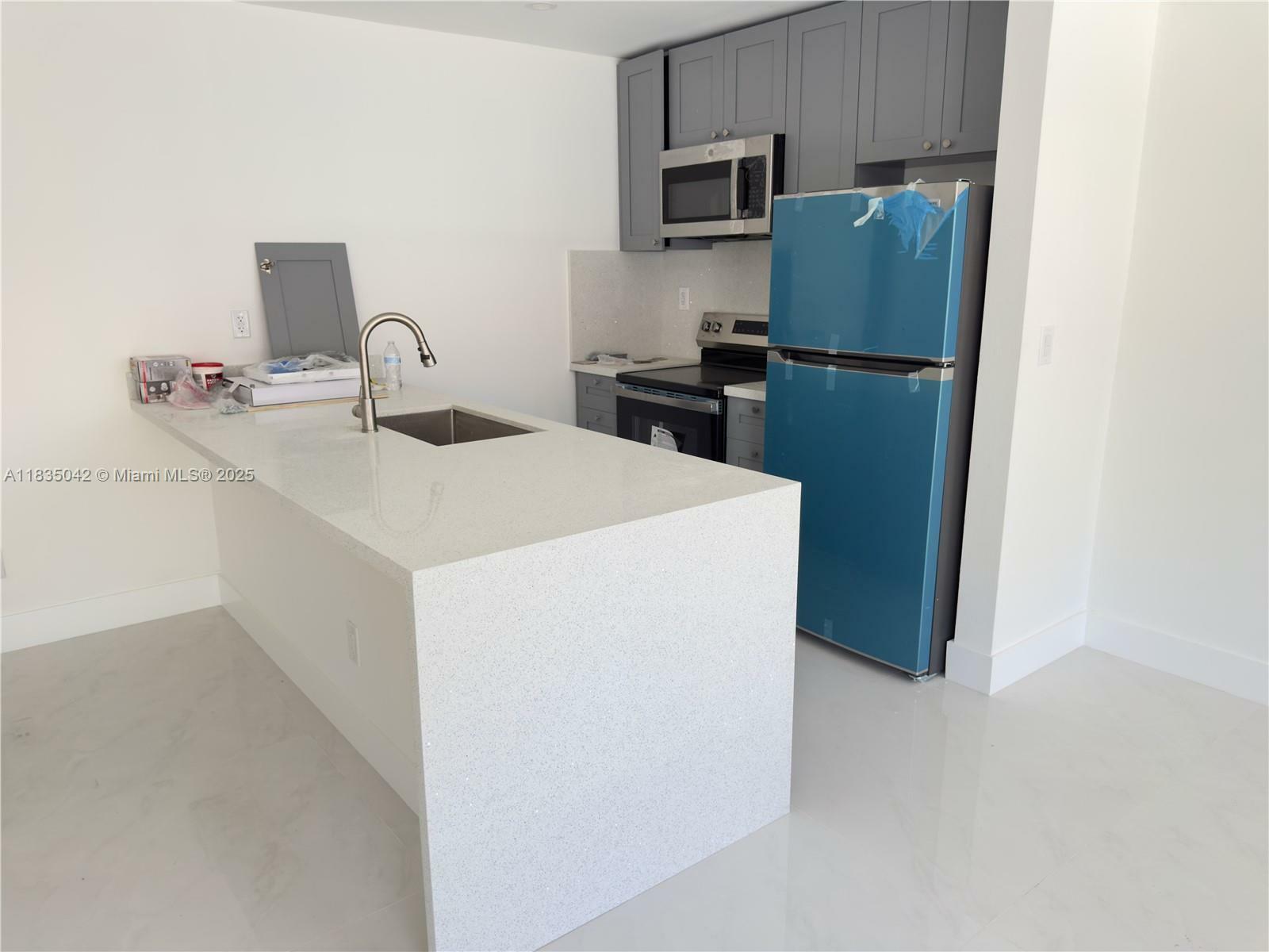 Property Photo: 2191 NE 167th St 3 FL 33162