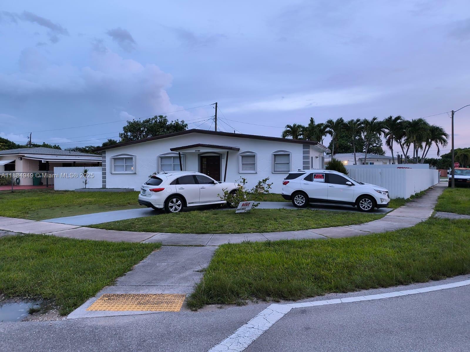 12140 SW 187th St  Miami FL 33177 photo