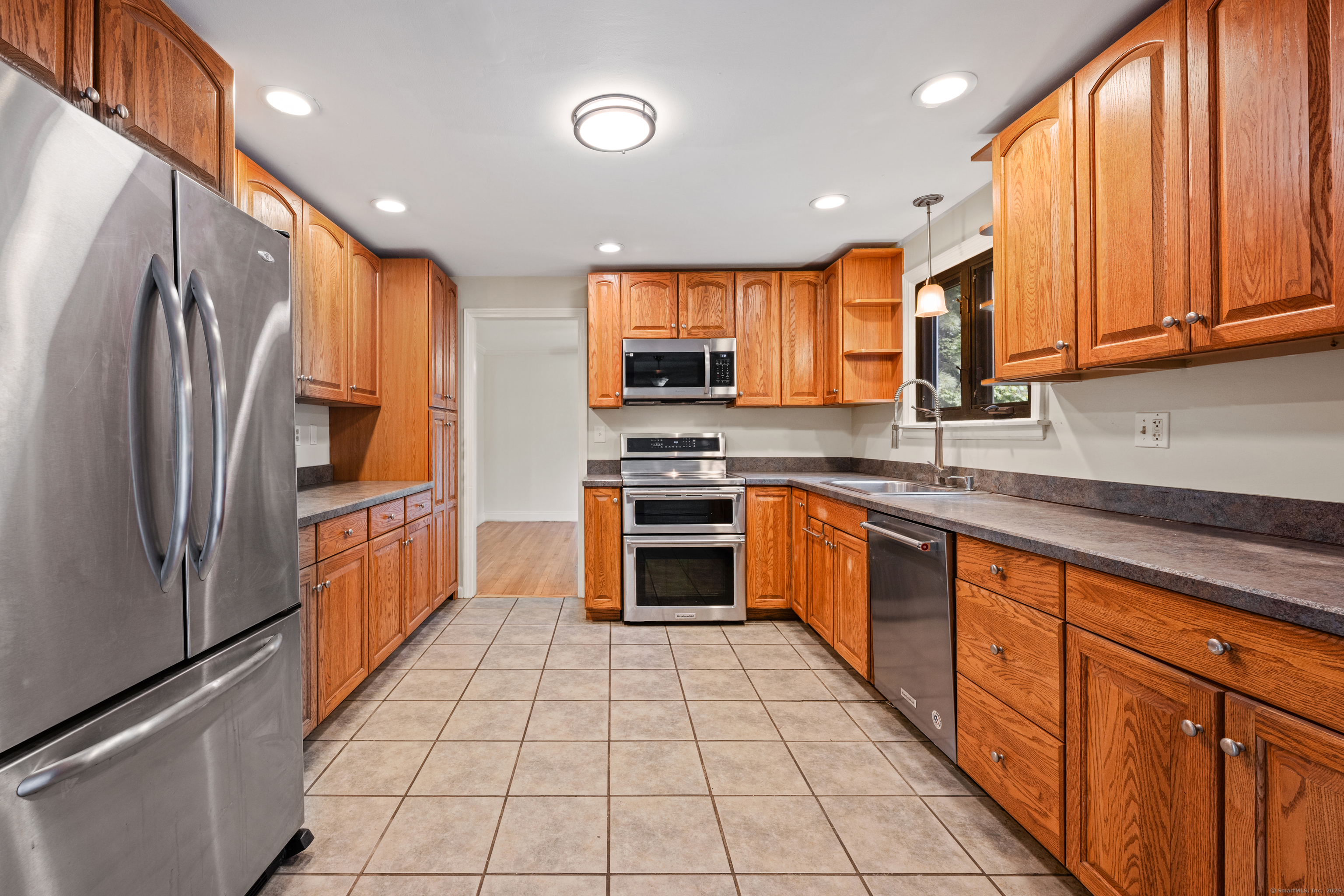 Property Photo: 31 Glenwood Drive CT 06109