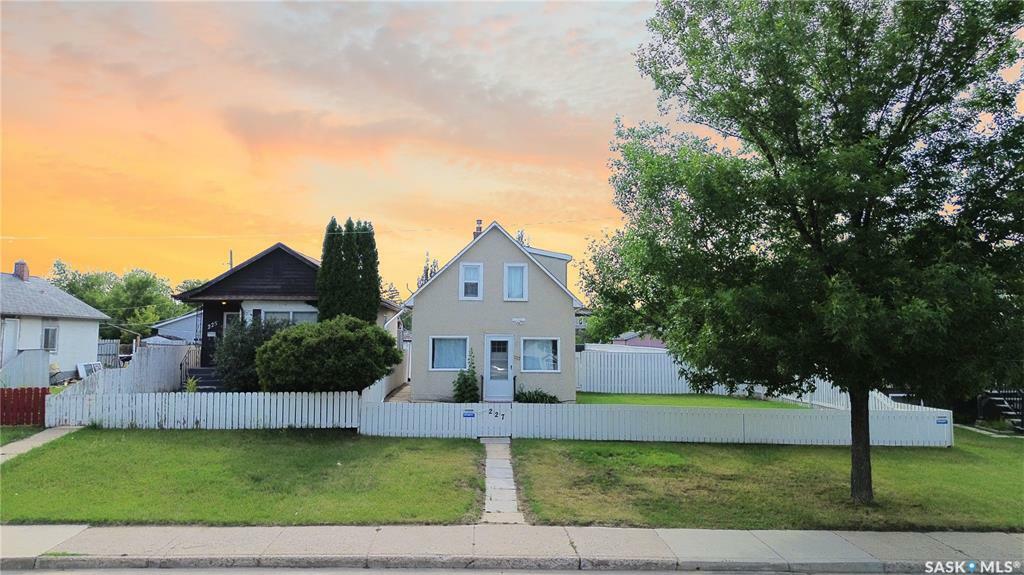 Property Photo: 227 M Avenue N SK S7L 2S2