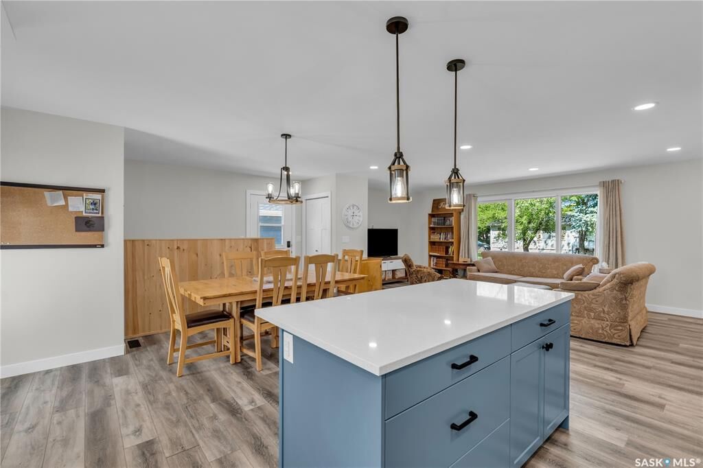 Property Photo:  402 Alexander Street  SK S0K 3L0 