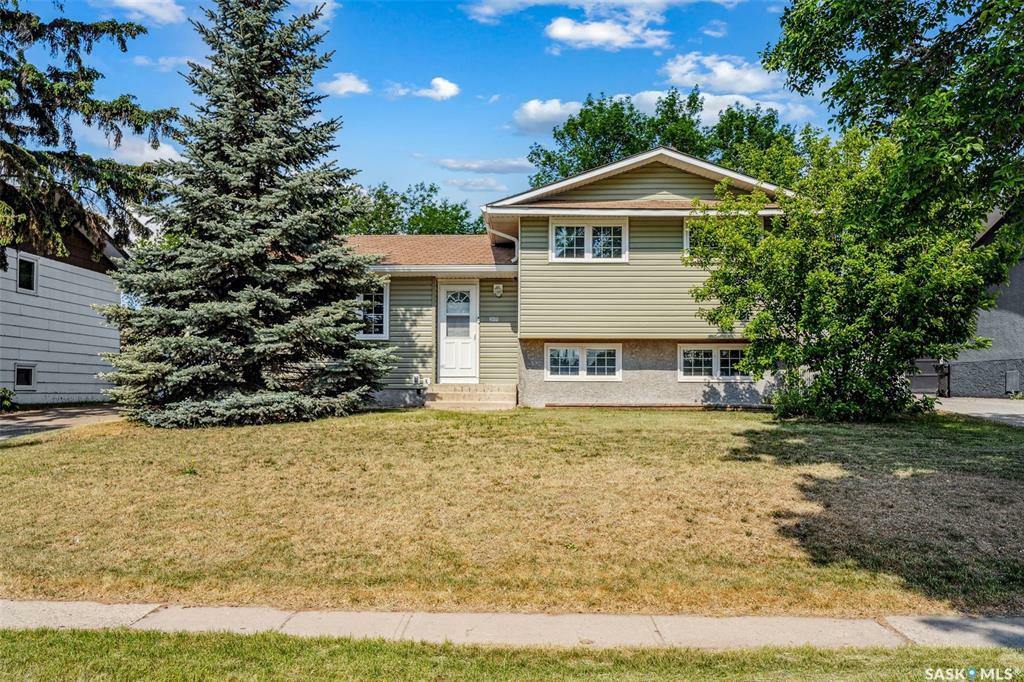 Property Photo: 2655 15th Avenue E SK S6V 6H4