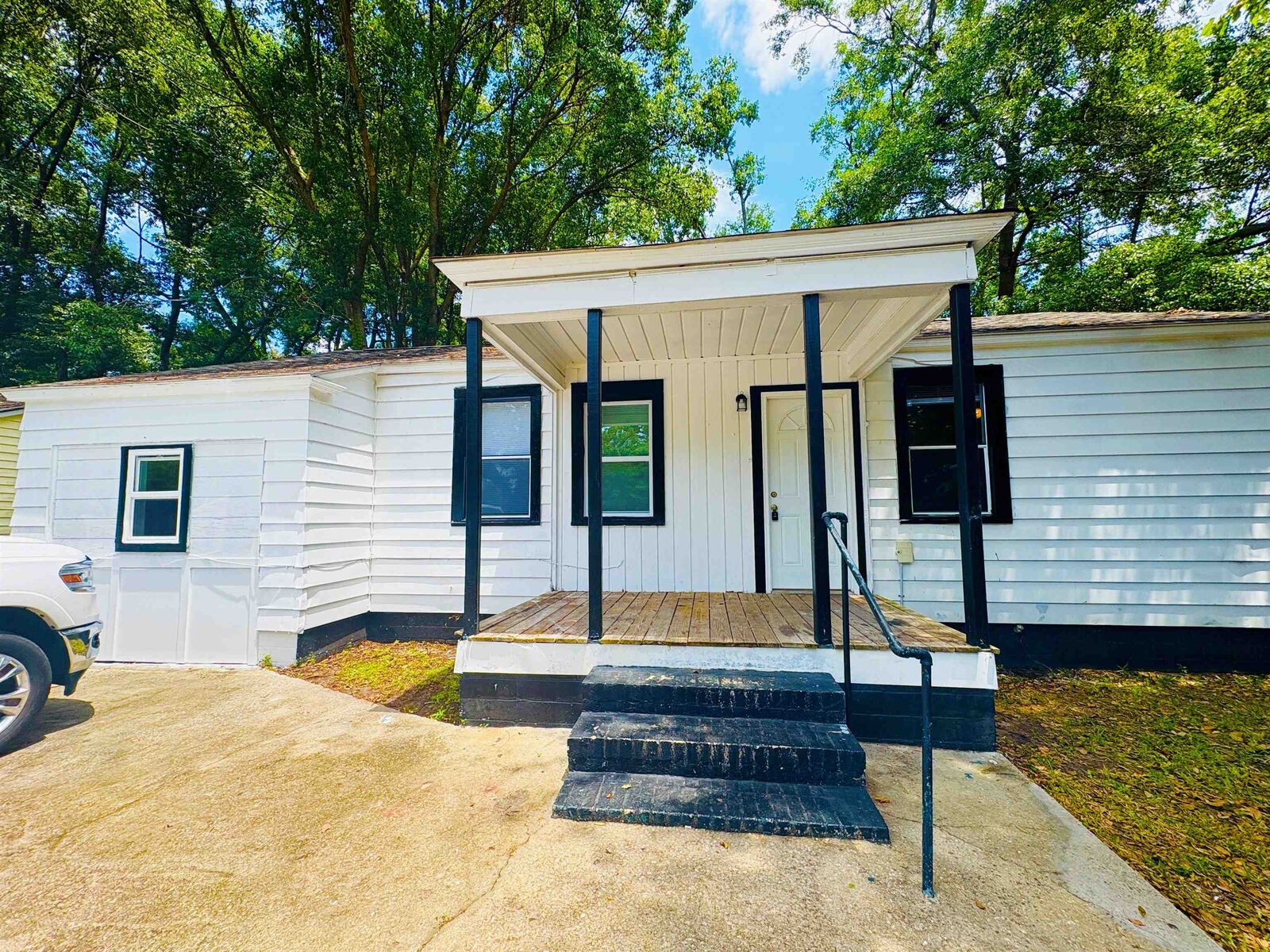 Property Photo:  412 E Magnolia Drive  FL 32311 