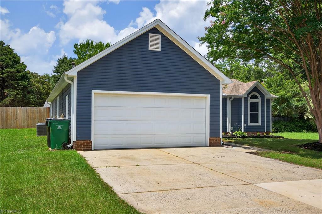 Property Photo: 1811 Tufnell Court NC 28262