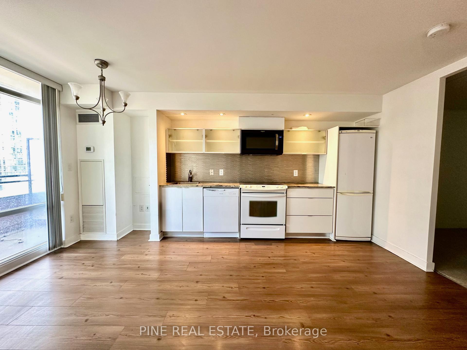 Property Photo: 4K Spadina Avenue 1216 ON M5V 3Y9