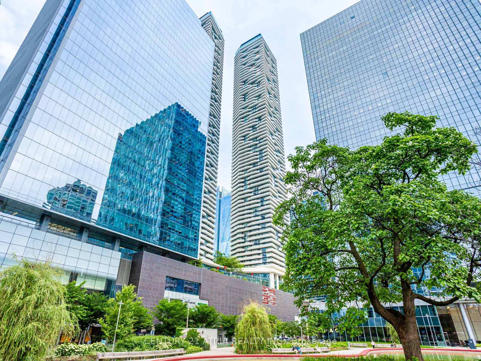 Property Photo:  88 Harbour Street 1704  ON M5J 0C3 