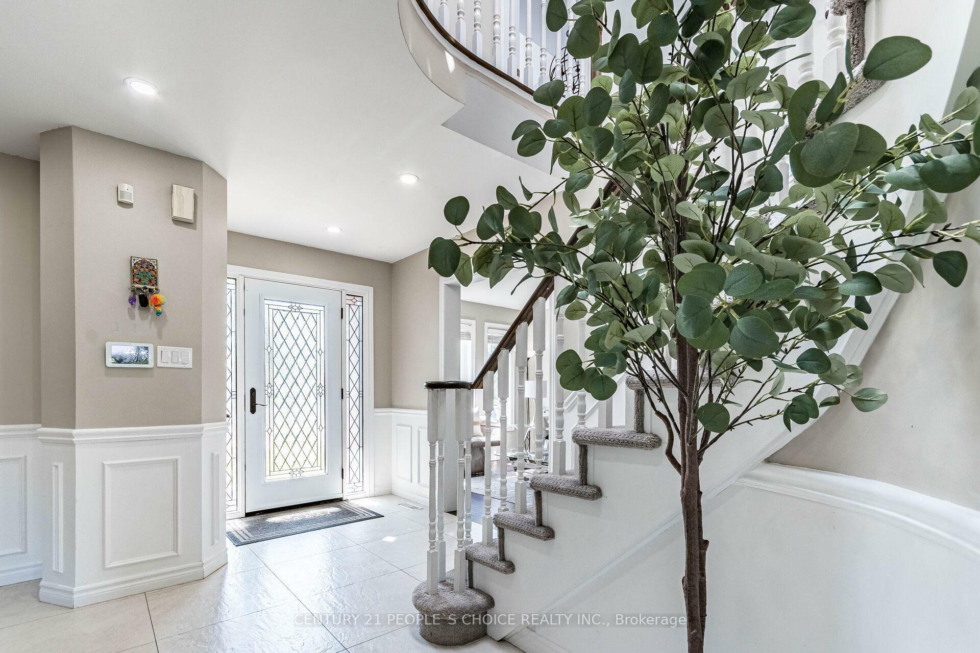 Property Photo: 414 Cundles Road W ON L4N 7C2