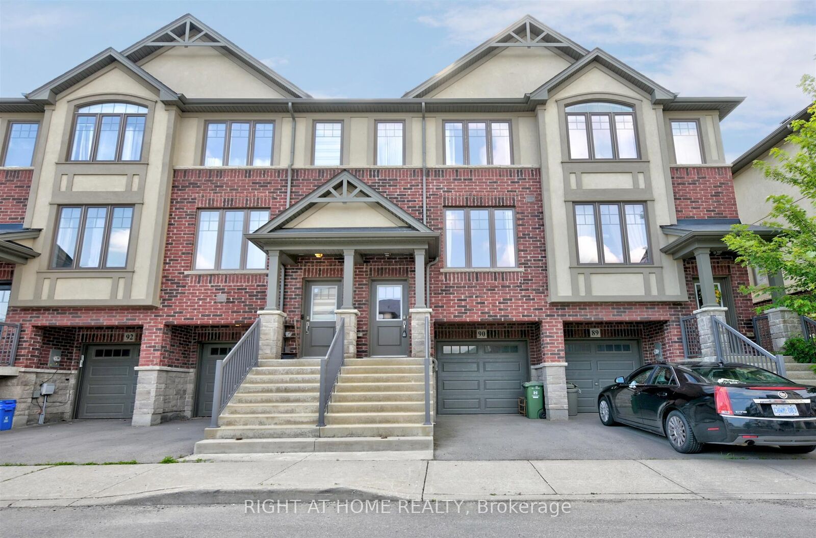 Photo de la propriété:  1169 Garner Road E  ON L9G 0G8 