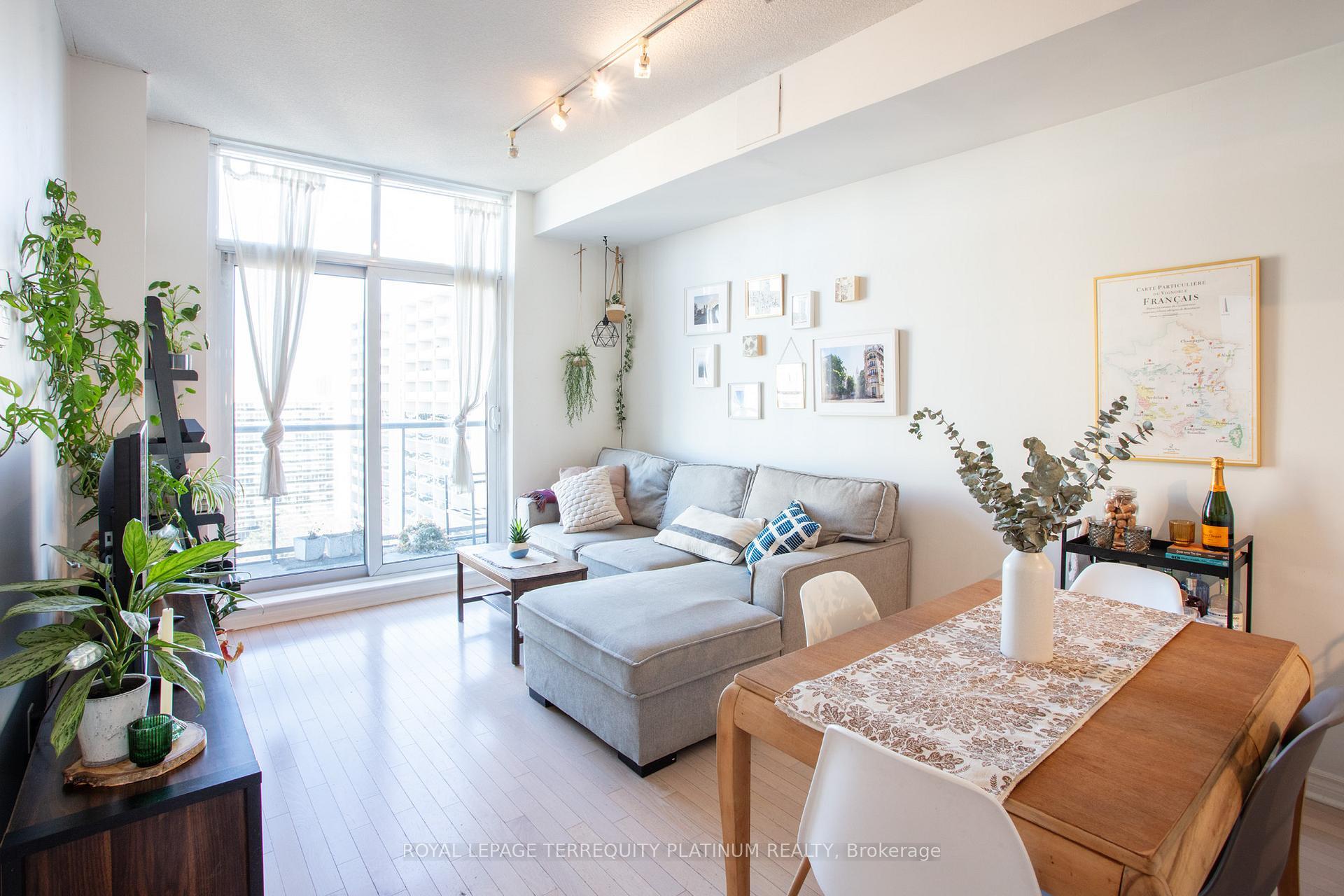 Property Photo:  70 High Park Avenue 1704  ON M6P 1A1 