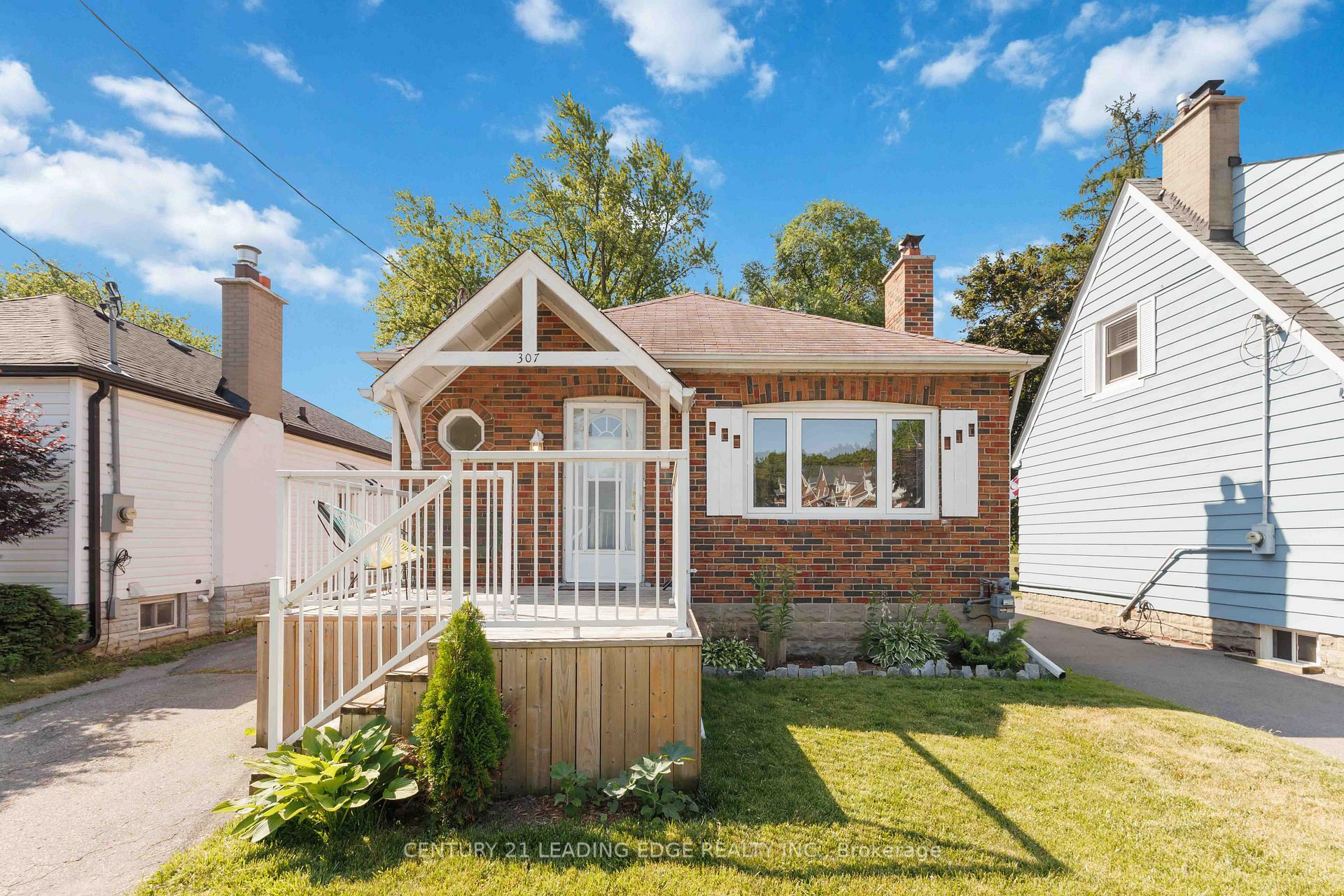 Property Photo: 307 Gliddon Avenue ON L1H 1Z2