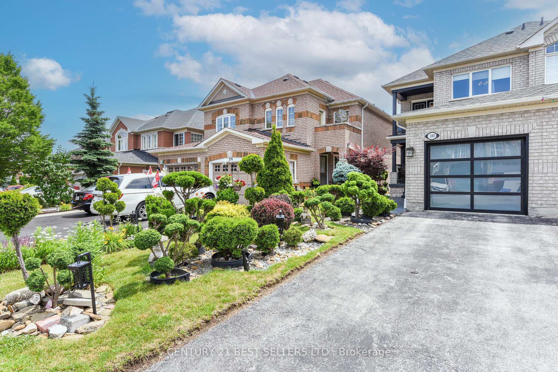 Property Photo: 380 Wildgrass Road ON L5B 4H2