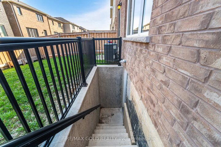 Property Photo: 13 Redfern Street Unit 2 ON L7A 4T7