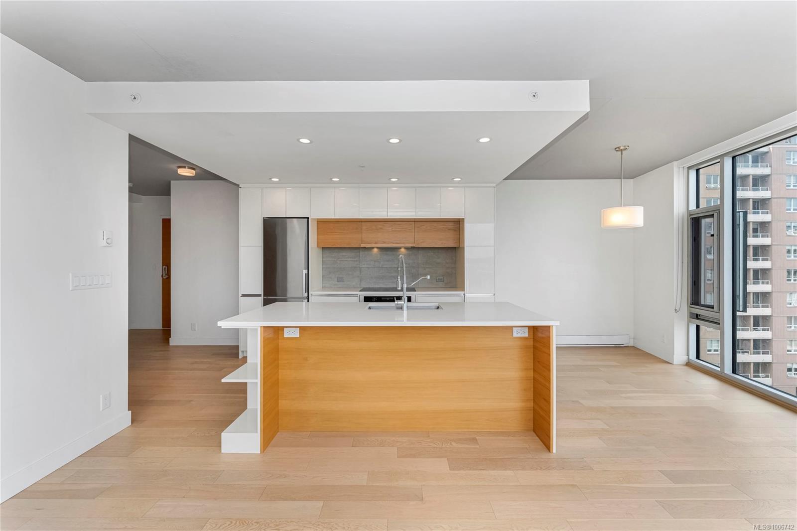 Property Photo: 989 Johnson St 804 BC V8V 0E3