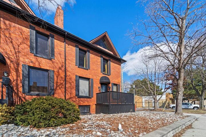 Property Photo:  560 Chatham Street  ON N9A 5N2 
