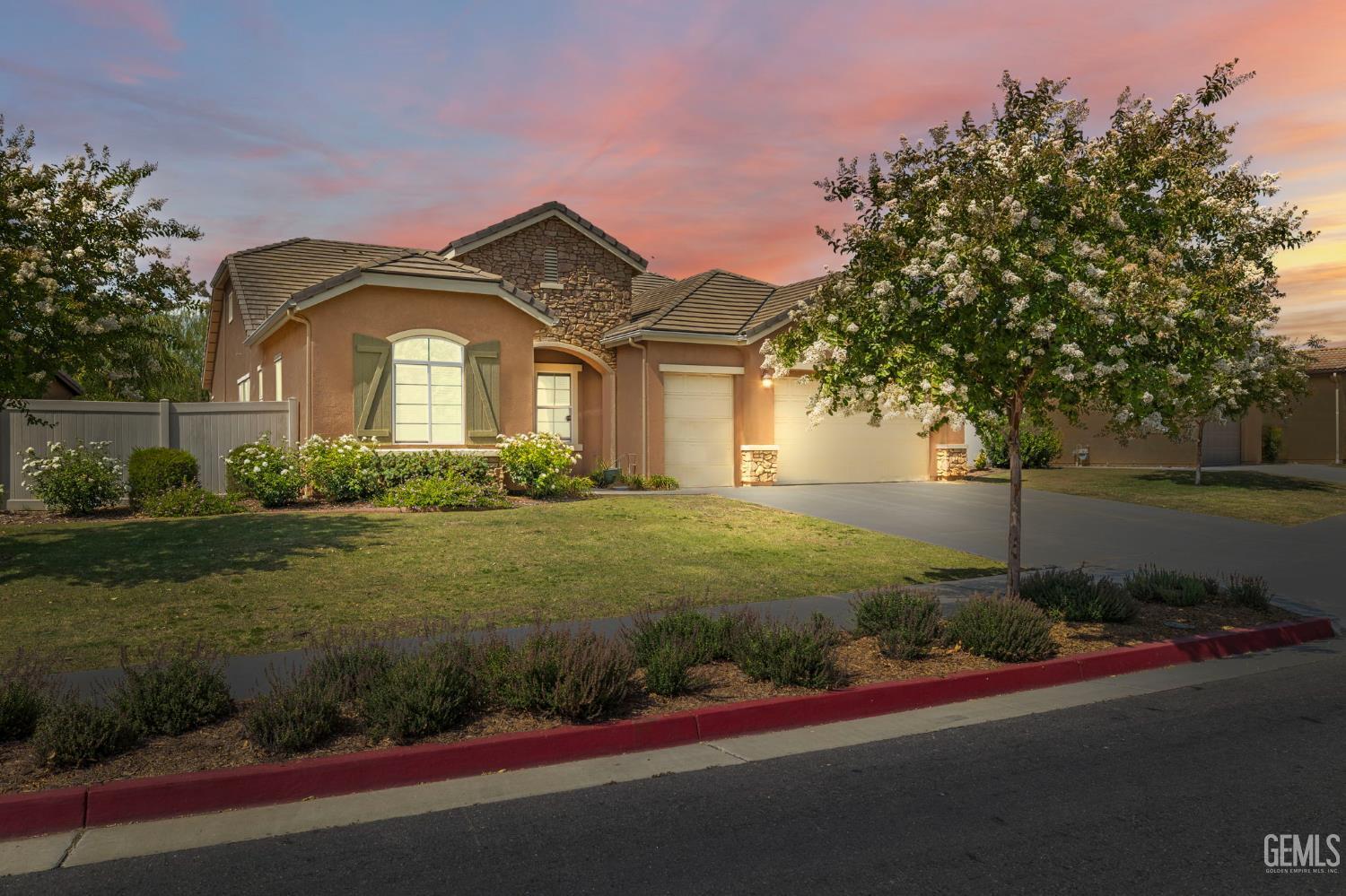 9904 Toscana Drive  Bakersfield CA 93306 photo