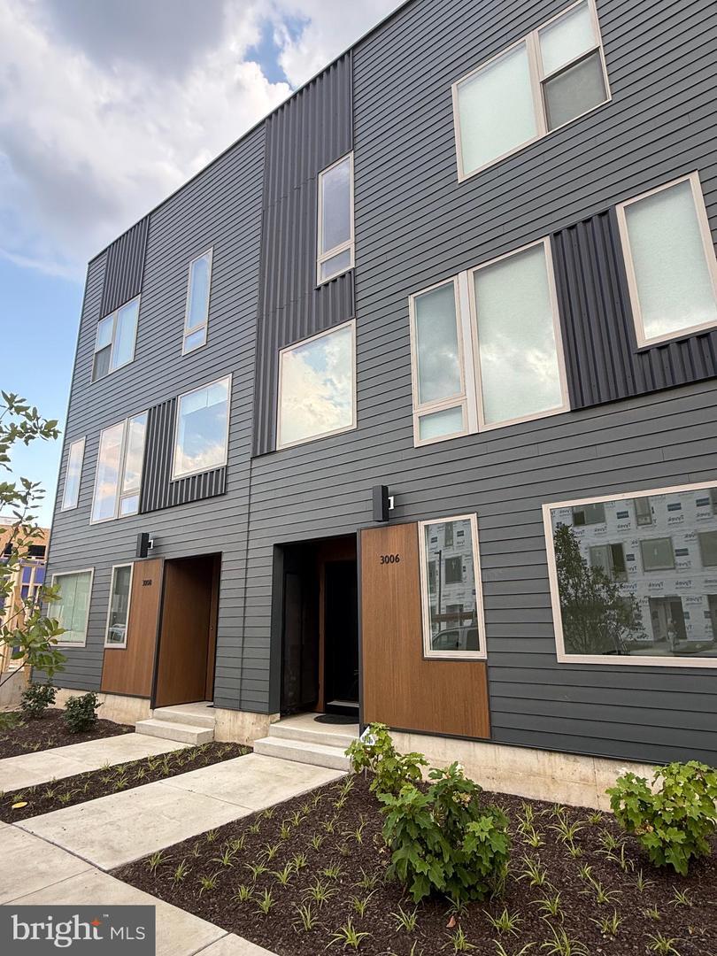 Property Photo:  3006 S Northbank Place  PA 19125 
