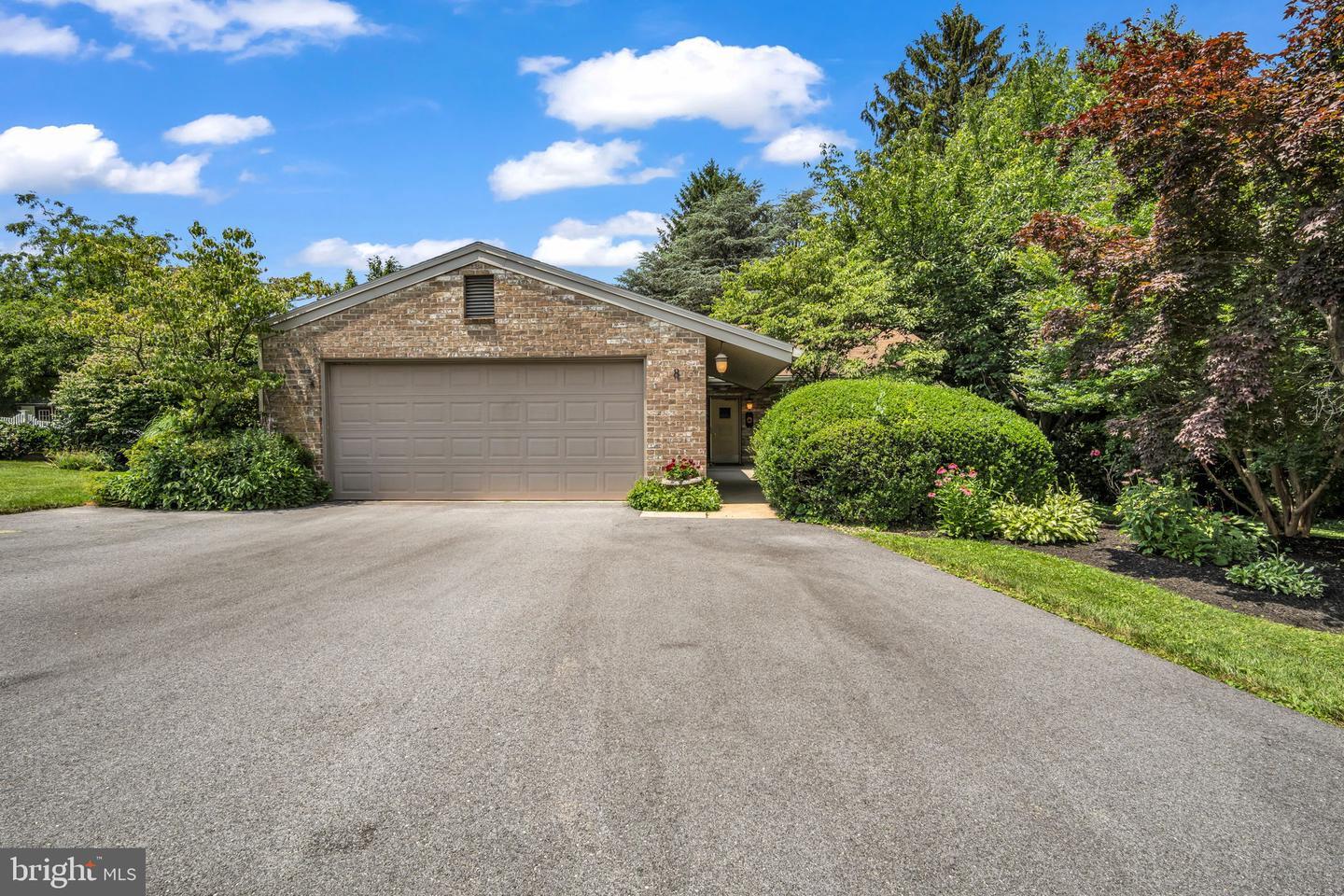 8 Mayfield Road  Mechanicsburg PA 17055 photo