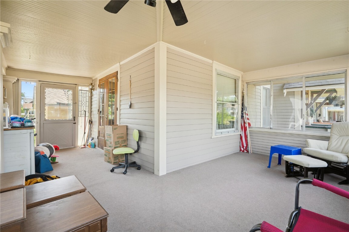 Property Photo: 1727 Grande Avenue SE IA 52403