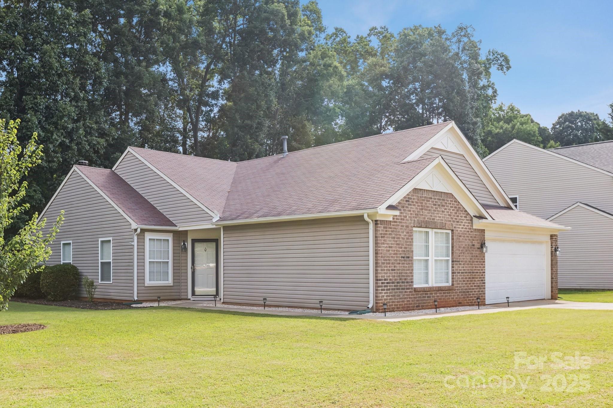 Property Photo:  1909 Leesburg Drive  SC 29710 