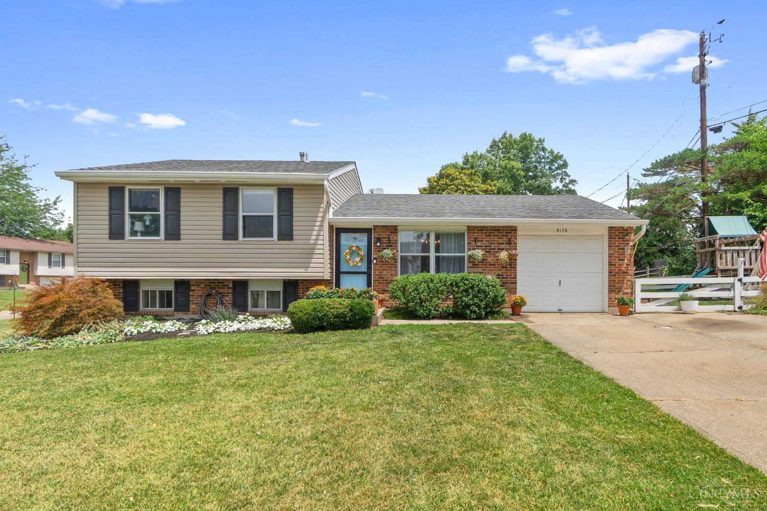 Property Photo: 5176 Dundas Drive OH 45238
